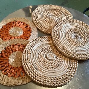 LOT OF FIVE WOVEN RAFFIA/STRAW ROUND TRIVETS